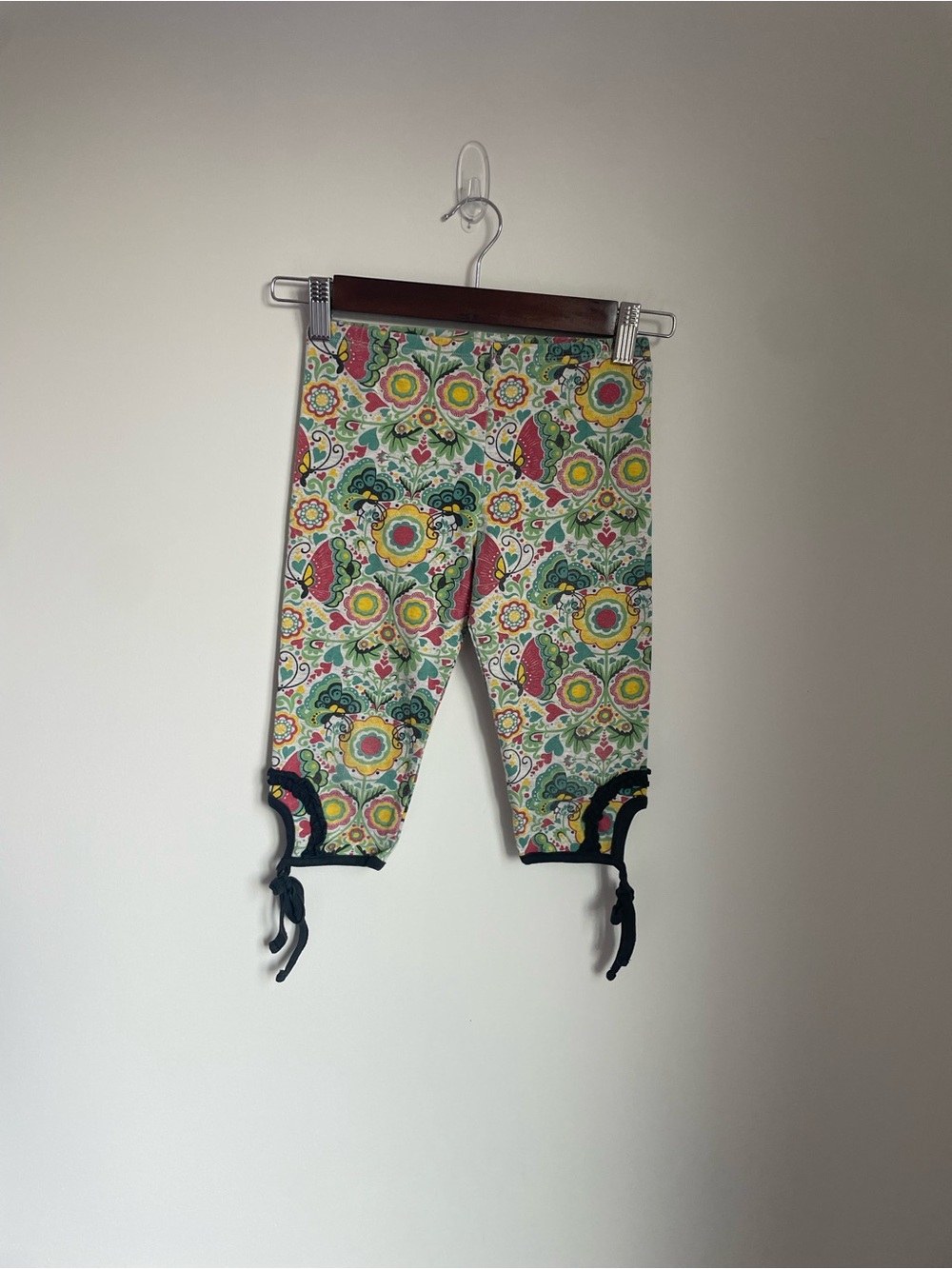 Paper Wings Organic Floral Capri Leggings in Multicolor